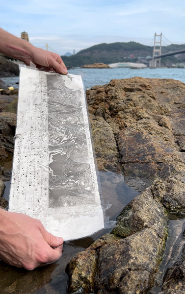 22°21'05.2"N 114°03'43.5"E: Hong Kong